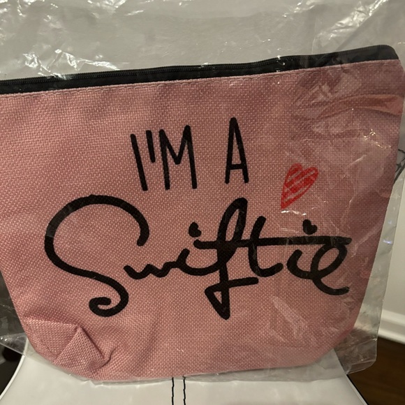 🎤 Taylor Swift bundle 🎤- 2 pouches, croc giblets, straw covers - Picture 6 of 8